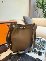 Hermès So Kelly Bucket Bag  Drawstring Pleats  Spacious Capacity  Translucent Midnight Blue - Image 5