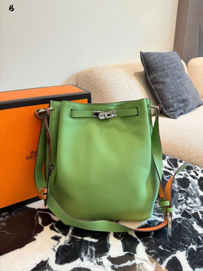 Hermès So Kelly Bucket Bag  Drawstring Pleats  Spacious Capacity  Translucent Midnight Blue - Image 7
