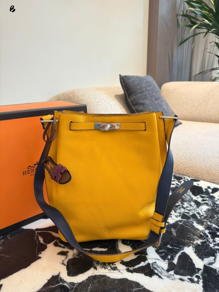 Hermès So Kelly Bucket Bag  Drawstring Pleats  Spacious Capacity  Translucent Midnight Blue - Image 8