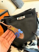 Hermès So Kelly Bucket Bag  Drawstring Pleats  Generous Capacity  Midnight Blue - Image 2