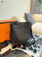 Hermès So Kelly Bucket Bag  Drawstring Pleats  Generous Capacity  Midnight Blue - Image 5