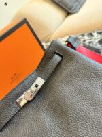 Hermès So Kelly Bucket Bag  Drawstring Pleats  Generous Capacity  Midnight Blue - Image 6