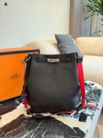Hermès So Kelly Bucket Bag  Drawstring Pleats  Generous Capacity  Midnight Blue - Image 8