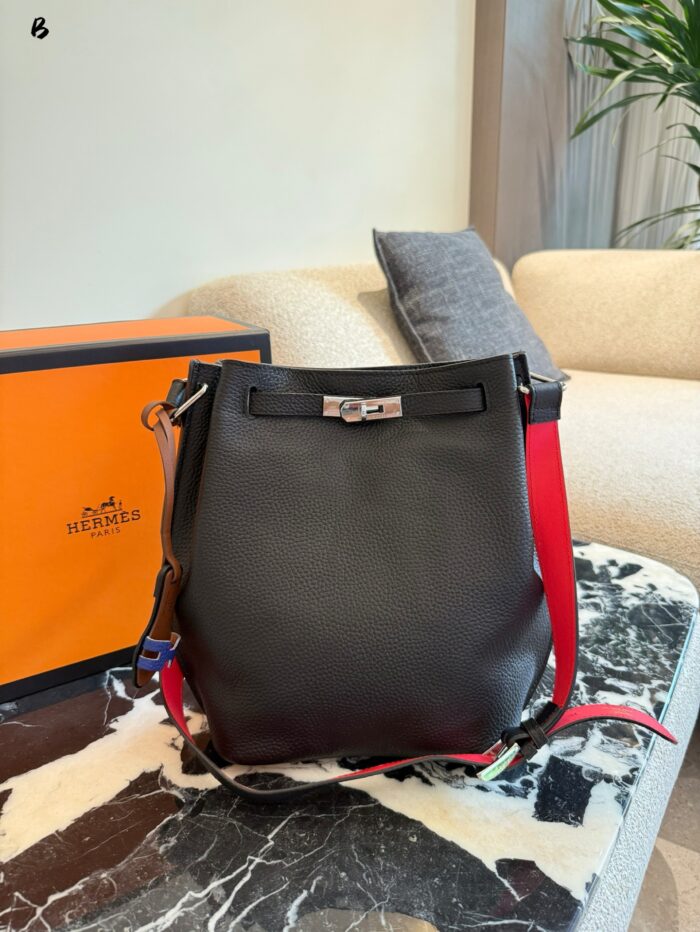 Hermès So Kelly Bucket Bag  Drawstring Pleats  Generous Capacity  Midnight Blue - Image 8