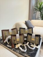 Gucci Padlock Flagship Store Large-Capacity Tote Bag