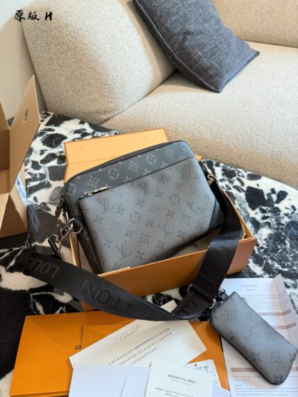 Louis Vuitton Men'S Trio Messenger Bag In Black Monogram Canvas With Detachable Pouch