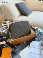 Louis Vuitton Men'S Trio Messenger Bag In Black Monogram Canvas With Detachable Pouch - Image 8