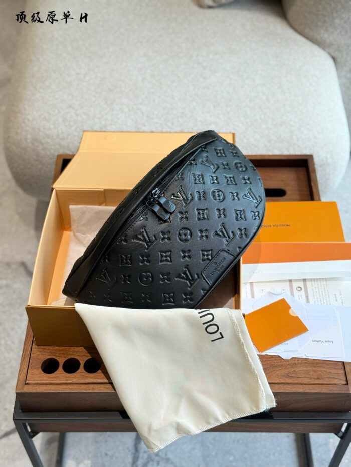 Louis Vuitton Embossed Waist Bag/Shoulder Bag Zip-Closure Design, Stylish And Versatile - Image 1