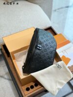 Louis Vuitton Embossed Waist Bag/Shoulder Bag Zip-Closure Design, Stylish And Versatile - Image 2