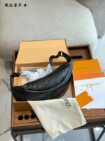 Louis Vuitton Embossed Waist Bag/Shoulder Bag Zip-Closure Design, Stylish And Versatile - Image 3