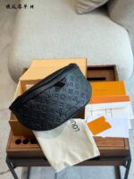 Louis Vuitton Embossed Waist Bag/Shoulder Bag Zip-Closure Design, Stylish And Versatile - Image 7