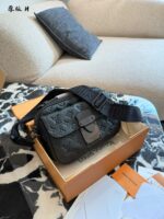 Louis Vuitton S-Lock Series Men'S Monogram Calfskin Embossed Messenger Bag Stylish And Practical - Image 2