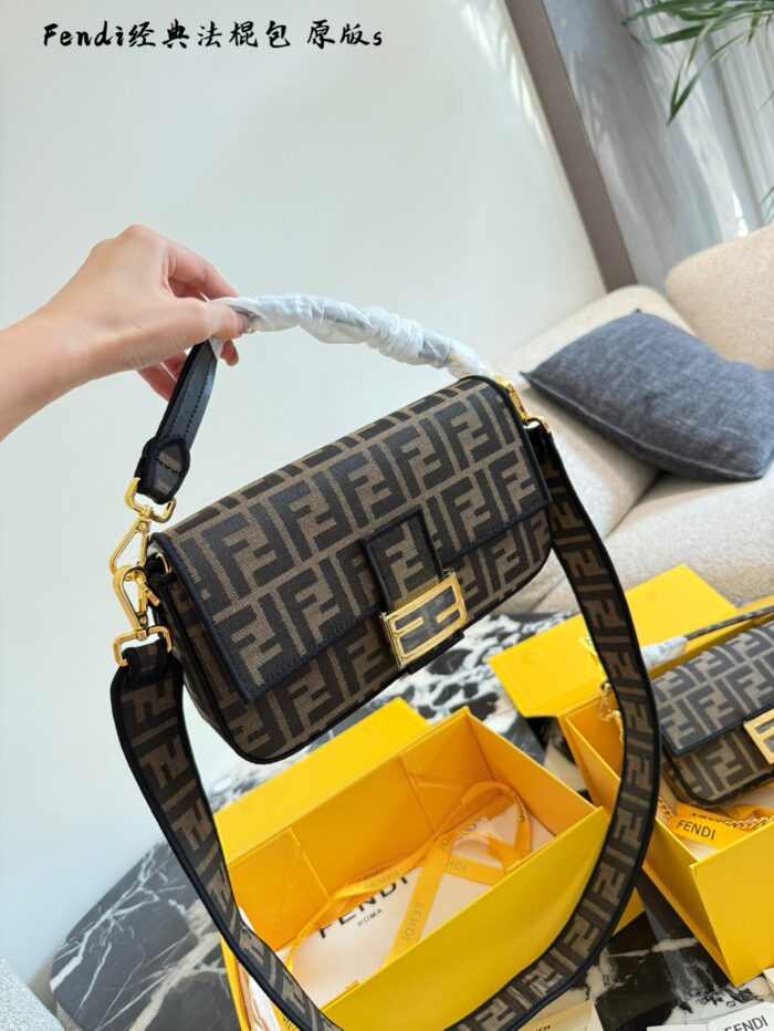 Fendi Classic Baguette Handbag Signature Pattern Exquisite Companionship - Image 3