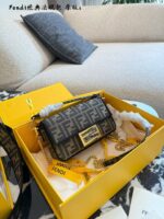 Fendi Classic Baguette Handbag Signature Pattern Exquisite Companionship - Image 5