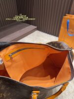 Louis Vuitton Keepall Travel Bag Large Capacity - Essential For Holidays And Travel - Image 8