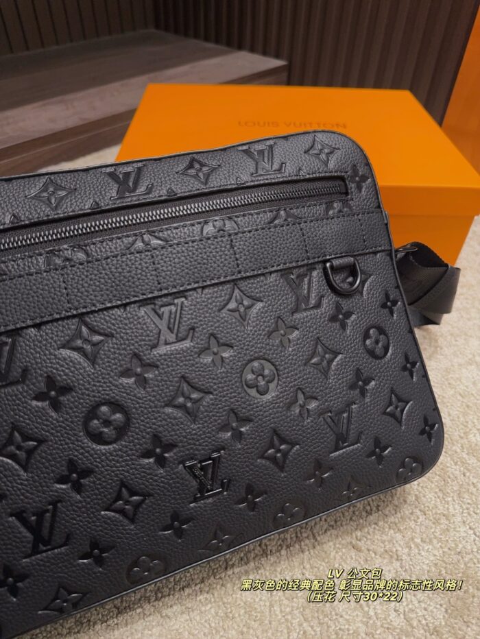 Louis Vuitton Briefcase Black And Grey Classic Colour Scheme Subtle Embossed Logo Detailing Solid And Dignified Fashionable And Elegant - Image 7