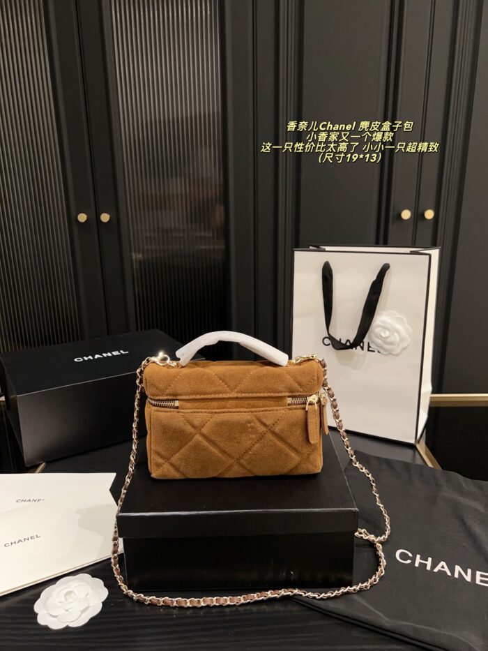 Chanel Suede Box Bag Shoulder, Crossbody, Or Handheld Exquisite Bestseller Excellent Capacity - Image 2