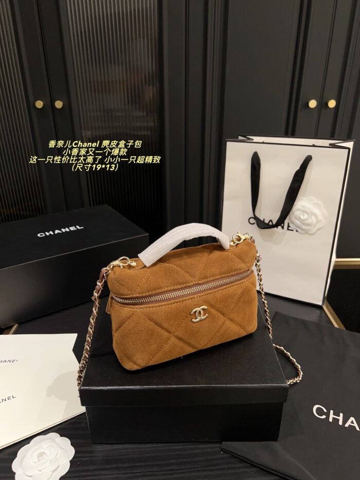 Chanel Suede Box Bag Shoulder, Crossbody, Or Handheld Exquisite Bestseller Excellent Capacity - Image 3