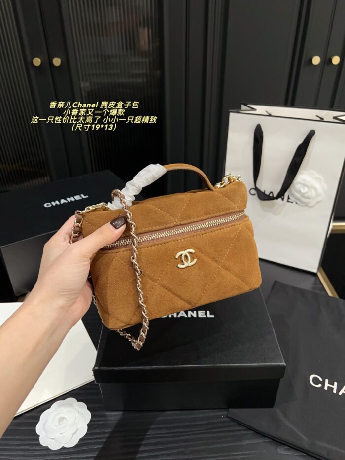Chanel Suede Box Bag Shoulder, Crossbody, Or Handheld Exquisite Bestseller Excellent Capacity - Image 8