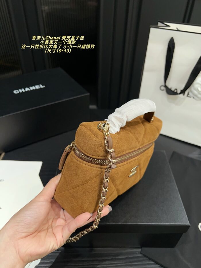 Chanel Suede Box Bag Shoulder, Crossbody, Or Handheld Exquisite Bestseller Excellent Capacity - Image 9