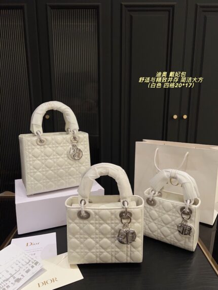 Dior Lady Dior Bag Comfortable And Refined Simple And Elegant An Elegant Commuter Bag