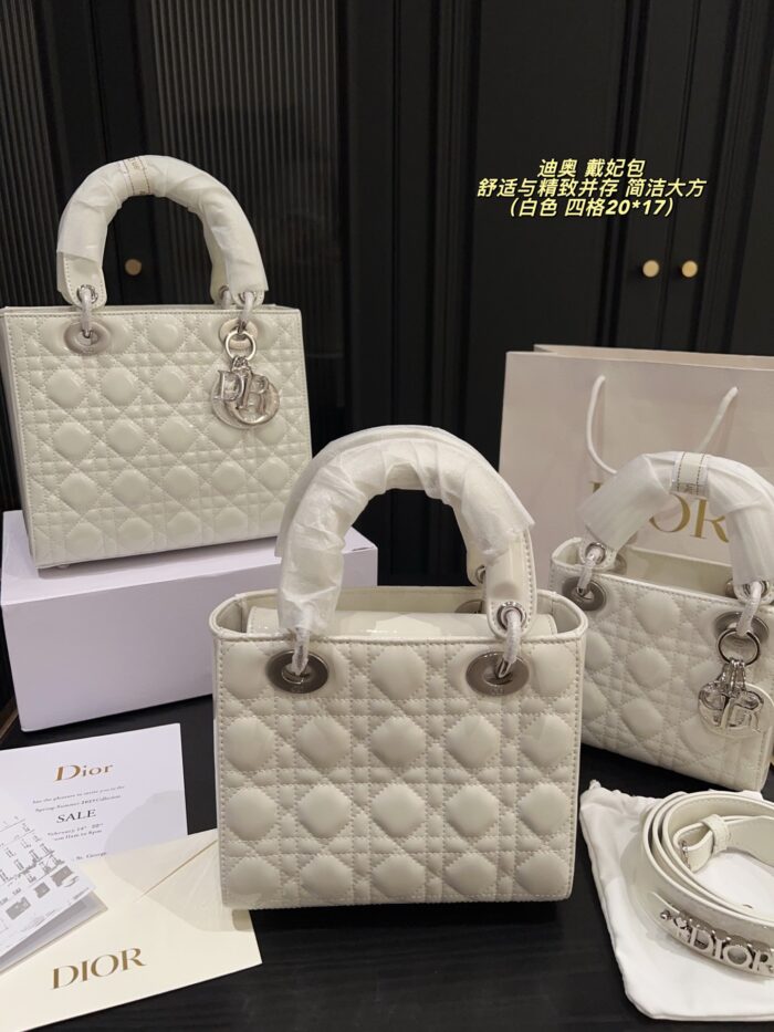 Dior Lady Dior Bag Comfortable And Refined Simple And Elegant An Elegant Commuter Bag - Image 2