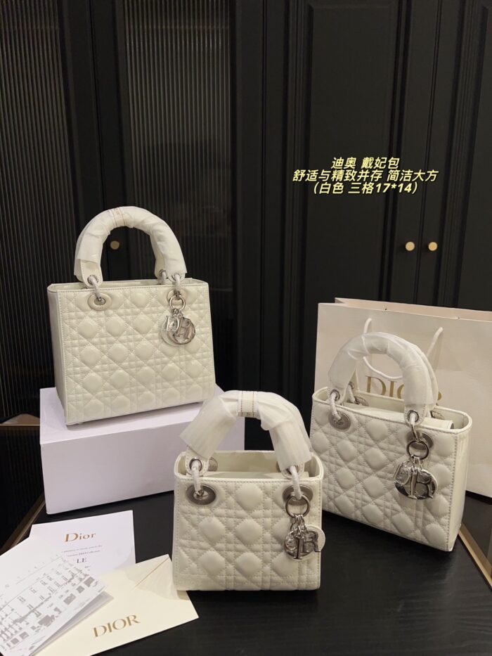 Dior Lady Dior Bag Comfortable And Refined Simple And Elegant An Elegant Commuter Bag - Image 4