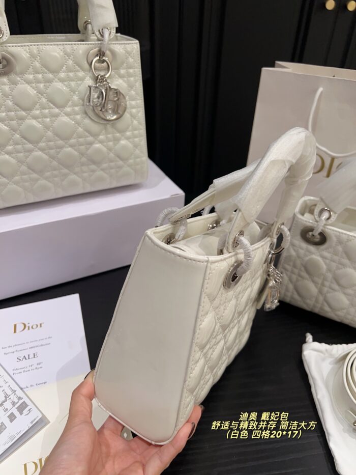 Dior Lady Dior Bag Comfortable And Refined Simple And Elegant An Elegant Commuter Bag - Image 5