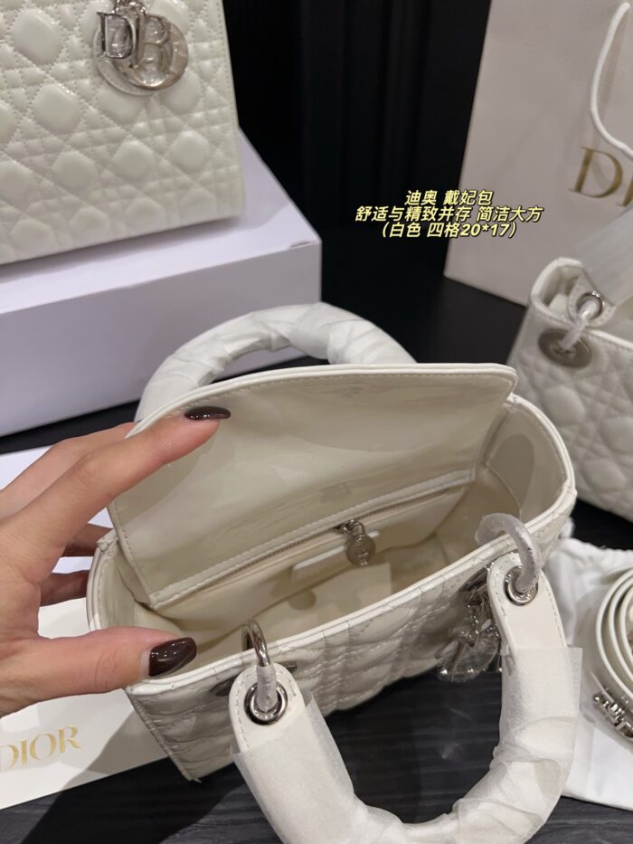 Dior Lady Dior Bag Comfortable And Refined Simple And Elegant An Elegant Commuter Bag - Image 8
