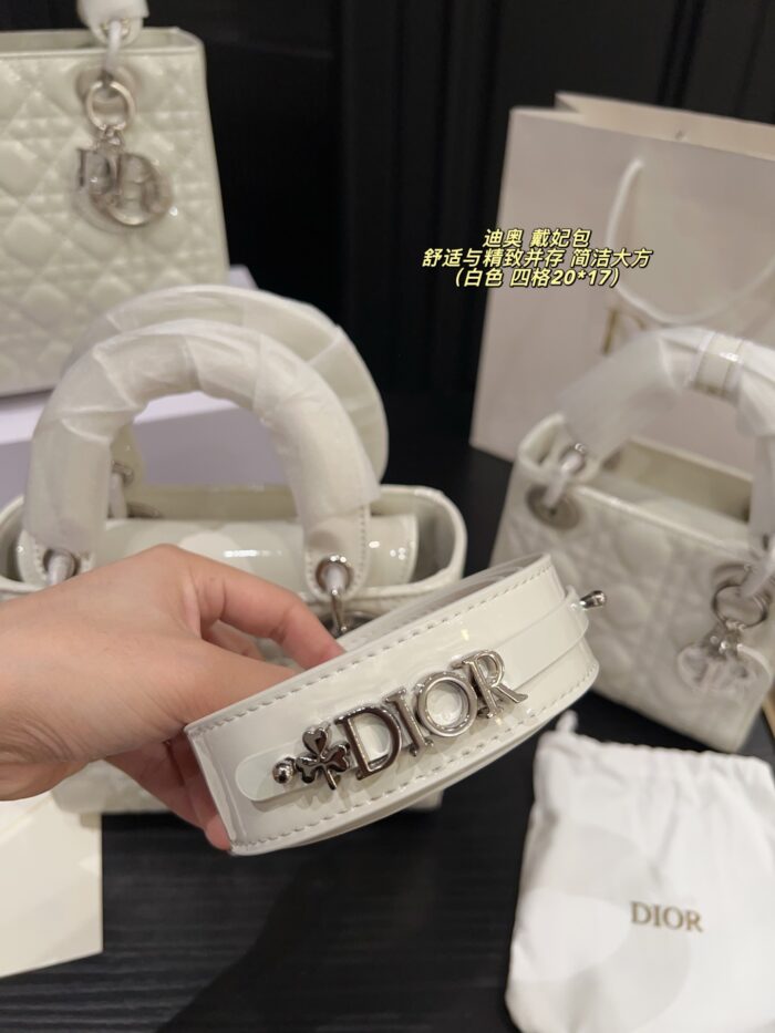 Dior Lady Dior Bag Comfortable And Refined Simple And Elegant An Elegant Commuter Bag - Image 9