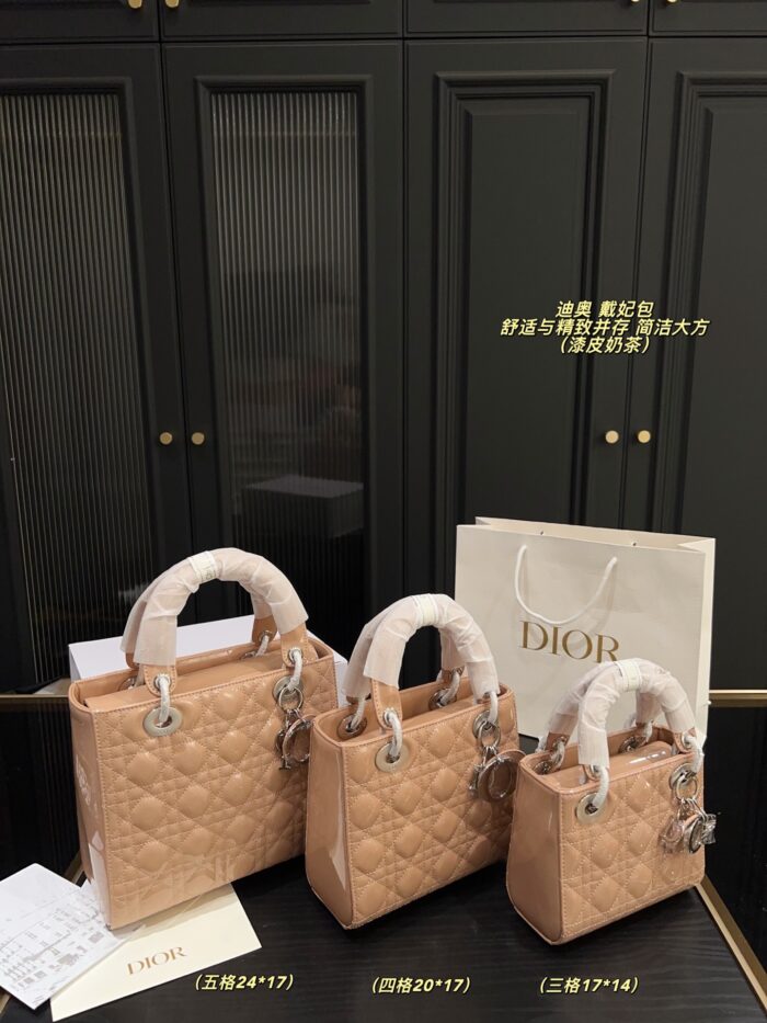 Dior Lady Dior Bag Comfortable And Refined Simple And Elegant An Elegant Commuter Bag - Image 13