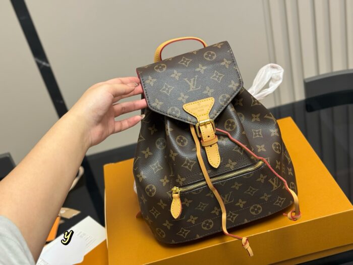 Louis Vuitton Classic Matching Pattern With Cowhide Backpack - Image 5