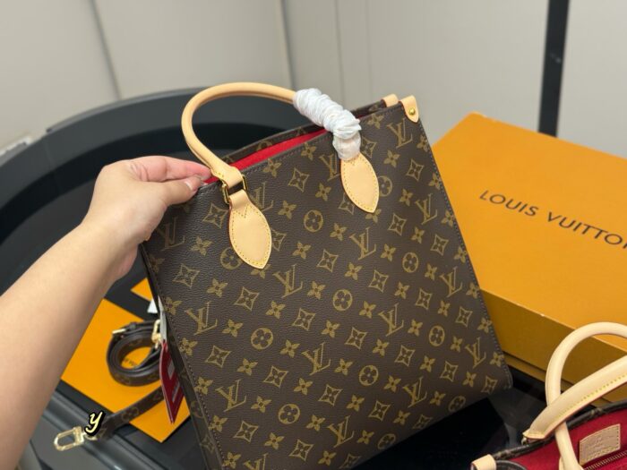 Louis Vuitton Sac Plat Bb Monogram Music Score Bag Lightweight And Comfortable - Image 2
