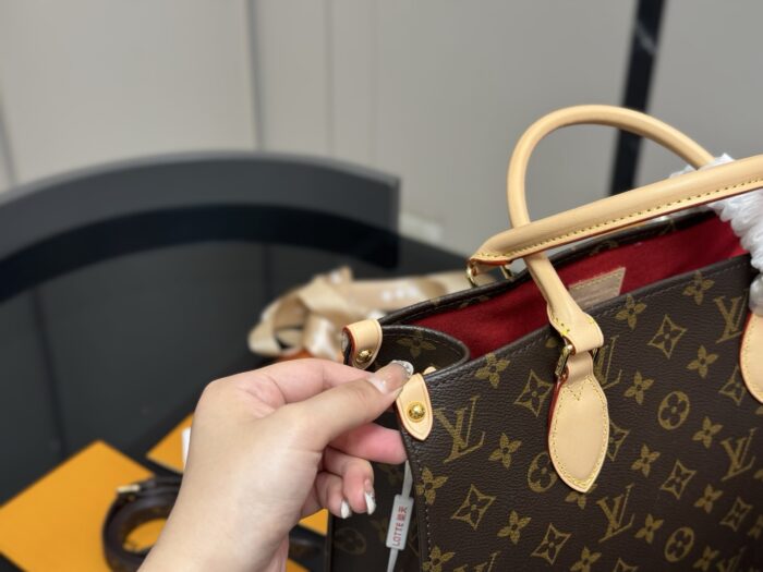 Louis Vuitton Sac Plat Bb Monogram Music Score Bag Lightweight And Comfortable - Image 3