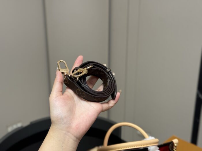 Louis Vuitton Sac Plat Bb Monogram Music Score Bag Lightweight And Comfortable - Image 6
