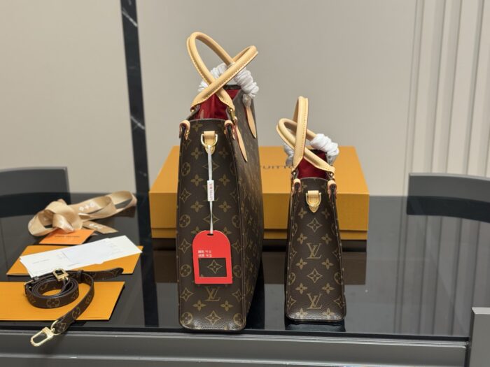 Louis Vuitton Sac Plat Bb Monogram Music Score Bag Lightweight And Comfortable - Image 7
