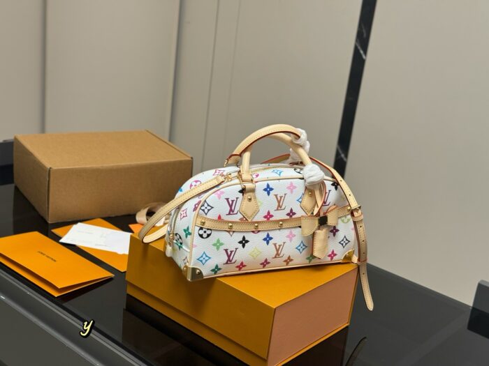 Louis Vuitton Hangon Bowling Bag: Compact Yet Spacious. - Image 6