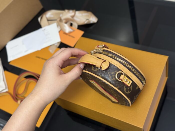 Louis Vuitton Mini Round Bag Charming Design - Image 6