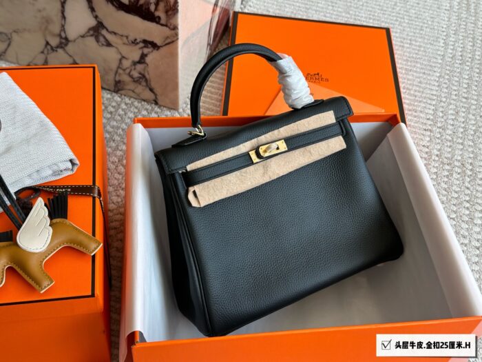 Hermès Kelly 25 Top-Grain Togo Leather Timeless Luxury, Effortlessly Versatile - Image 2