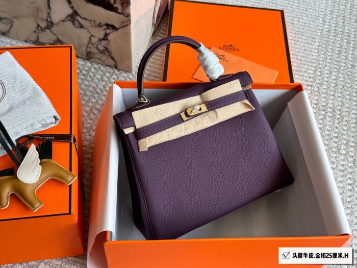 Hermès Kelly 25 Top-Grain Togo Leather Timeless Luxury, Effortlessly Versatile - Image 5