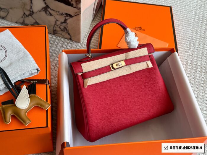 Hermès Kelly 25 Top-Grain Togo Leather Timeless Luxury, Effortlessly Versatile - Image 9