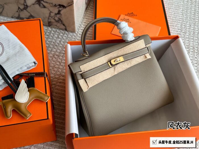 Hermès Kelly 25 Top-Grain Togo Leather Timelessly Versatile, Understated Luxury Fashionable Women'S Handbag - Image 1