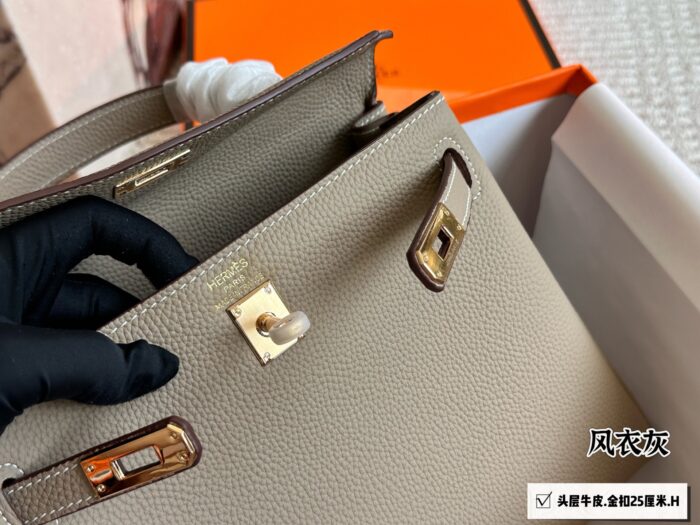 Hermès Kelly 25 Top-Grain Togo Leather Timelessly Versatile, Understated Luxury Fashionable Women'S Handbag - Image 4