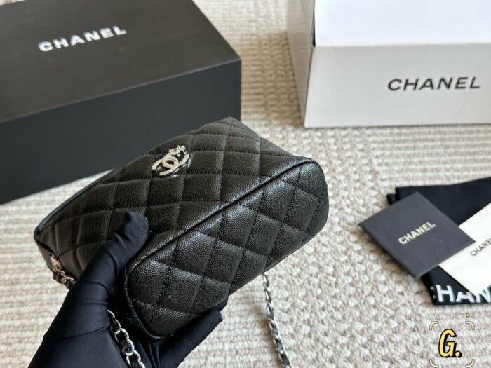 Chanel 25C Hobo Classic Chain Evening Bag/Lunchbox Bag - Cowhide Leather - Detachable Adjustable Chain Strap - Image 7