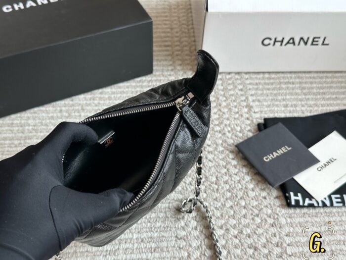 Chanel 25C Hobo Classic Chain Evening Bag/Lunchbox Bag - Cowhide Leather - Detachable Adjustable Chain Strap - Image 9