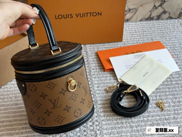 Louis Vuitton Fortune Bucket Bag Two-Tone Design Handheld Or Crossbody Spacious And Versatile - Image 3