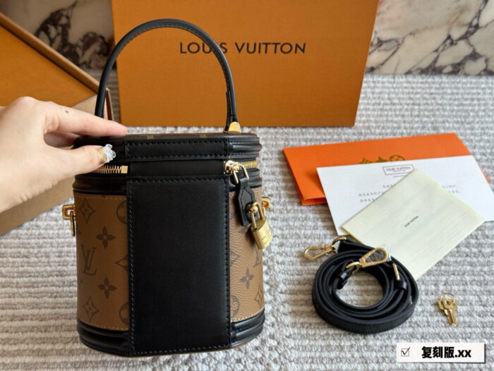 Louis Vuitton Fortune Bucket Bag Two-Tone Design Handheld Or Crossbody Spacious And Versatile - Image 5