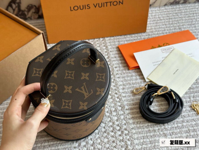 Louis Vuitton Fortune Bucket Bag Two-Tone Design Handheld Or Crossbody Spacious And Versatile - Image 7