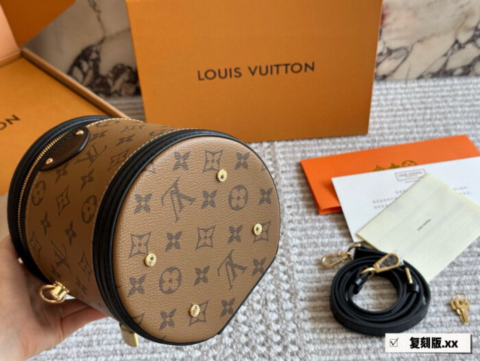 Louis Vuitton Fortune Bucket Bag Two-Tone Design Handheld Or Crossbody Spacious And Versatile - Image 8
