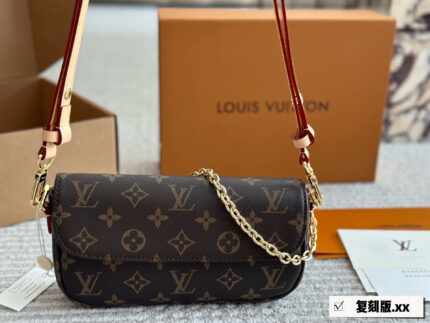 Louis Vuitton Ivy Woc Double Chain Mahjong Bag Crossbody, Shoulder Or Handheld Carry Built-In Card Slots